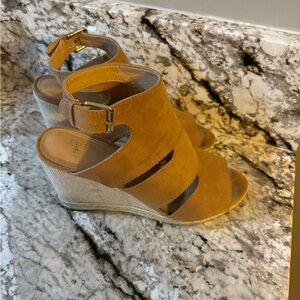 Brown women’s wedges, size 8